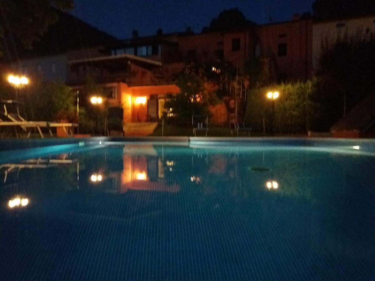 Albergo Montenerone Piobbico Buitenkant foto
