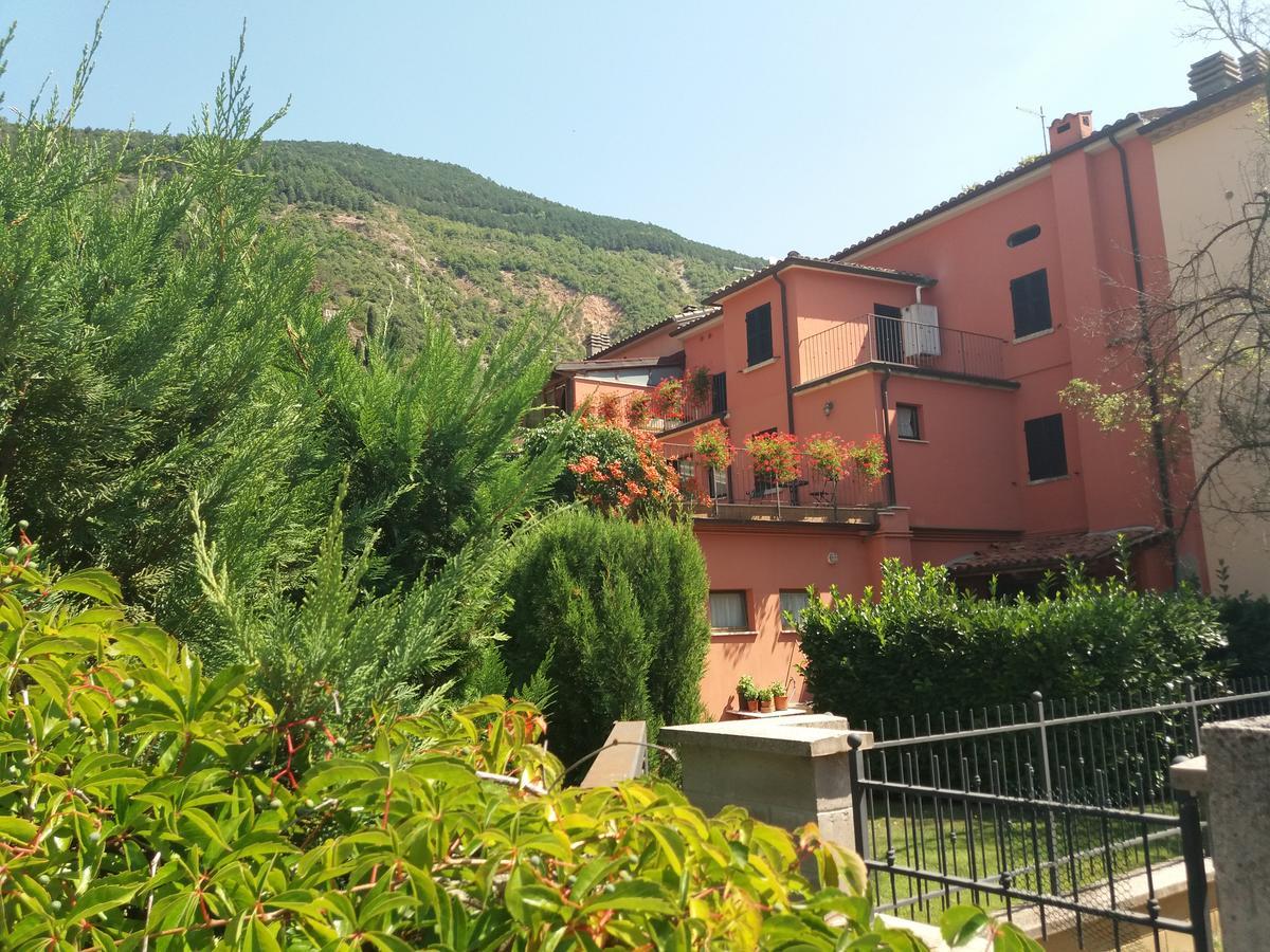 Albergo Montenerone Piobbico Buitenkant foto
